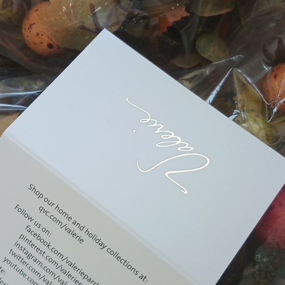 Harvest berrie,leaf, & pinecone Garland ,4 FT., NEW IN BOX,,By Valeri/Qvc - Picture 10 of 11